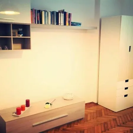 Flat In Gambara Area *